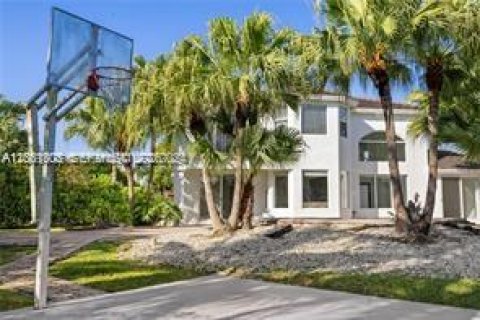 House in Palmetto Bay, Florida 6 bedrooms, 344.67 sq.m. № 2067477 - photo 9