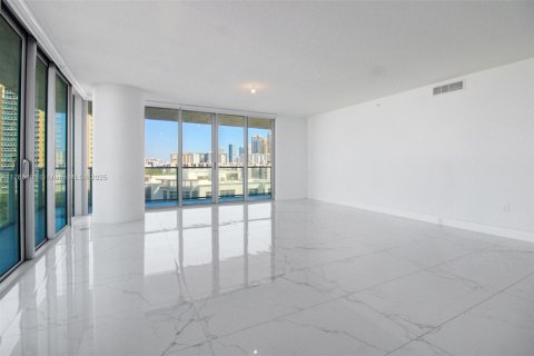 Condominio en venta en Sunny Isles Beach, Florida, 3 dormitorios, 175.77 m2 № 1738427 - foto 10