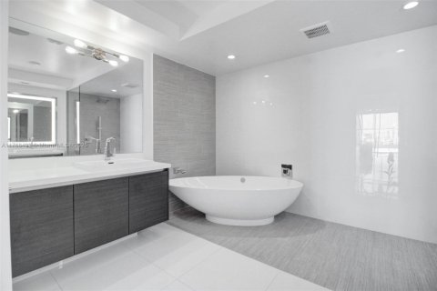 Condominio en venta en Sunny Isles Beach, Florida, 3 dormitorios, 175.77 m2 № 1738427 - foto 13