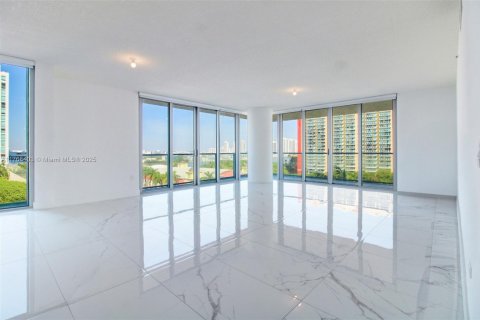 Condominio en venta en Sunny Isles Beach, Florida, 3 dormitorios, 175.77 m2 № 1738427 - foto 7