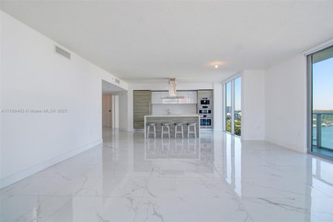 Condominio en venta en Sunny Isles Beach, Florida, 3 dormitorios, 175.77 m2 № 1738427 - foto 9