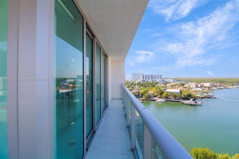 Condominio en venta en Sunny Isles Beach, Florida, 3 dormitorios, 175.77 m2 № 1738427 - foto 2