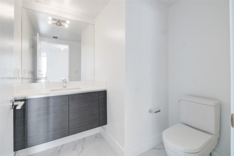 Condominio en venta en Sunny Isles Beach, Florida, 3 dormitorios, 175.77 m2 № 1738427 - foto 18