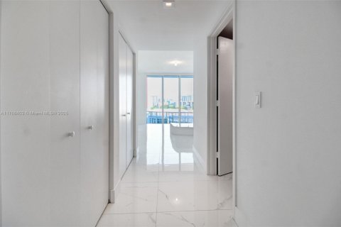 Condominio en venta en Sunny Isles Beach, Florida, 3 dormitorios, 175.77 m2 № 1738427 - foto 23