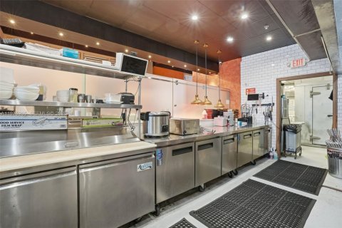 Propiedad comercial en venta en Doral, Florida № 2043783 - foto 5