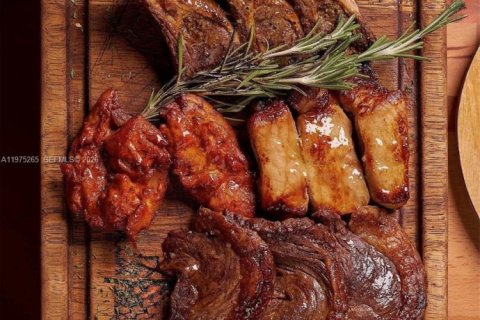 Propiedad comercial en venta en Doral, Florida № 2043783 - foto 2