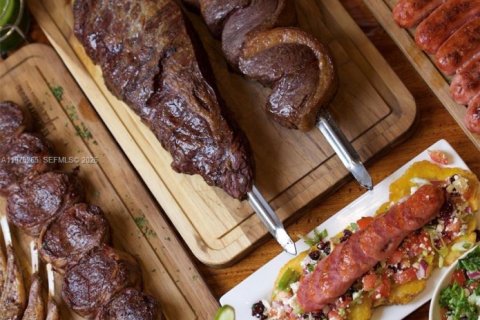 Propiedad comercial en venta en Doral, Florida № 2043783 - foto 3