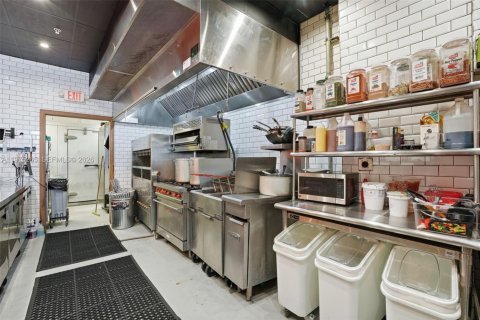 Propiedad comercial en venta en Doral, Florida № 2043783 - foto 6