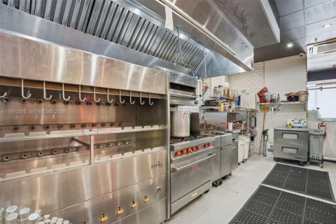 Propiedad comercial en venta en Doral, Florida № 2043783 - foto 4