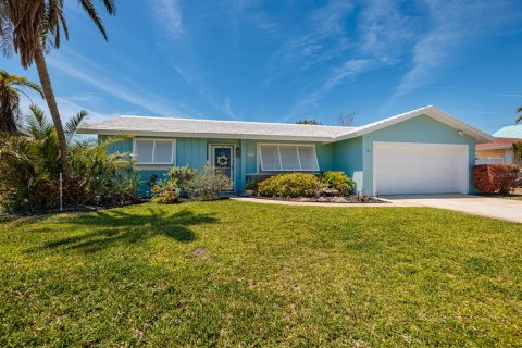House in Saint Pete Beach, Florida 3 bedrooms, 154.78 sq.m. № 1615092 - photo 20
