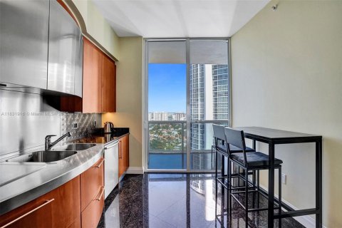 Condominio en alquiler en Sunny Isles Beach, Florida, 3 dormitorios, 174.01 m2 № 1934350 - foto 14