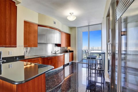 Condominio en alquiler en Sunny Isles Beach, Florida, 3 dormitorios, 174.01 m2 № 1934350 - foto 13