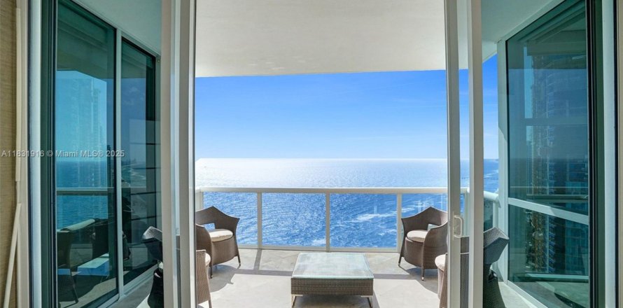 Condo in Sunny Isles Beach, Florida, 3 bedrooms № 1934350