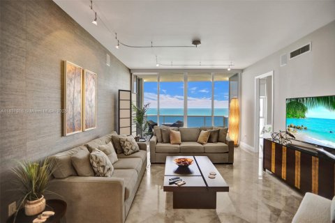 Condominio en alquiler en Sunny Isles Beach, Florida, 3 dormitorios, 174.01 m2 № 1934350 - foto 4