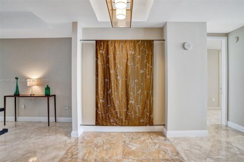 Condominio en alquiler en Sunny Isles Beach, Florida, 3 dormitorios, 174.01 m2 № 1934350 - foto 11