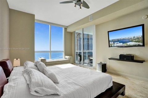 Condominio en alquiler en Sunny Isles Beach, Florida, 3 dormitorios, 174.01 m2 № 1934350 - foto 17