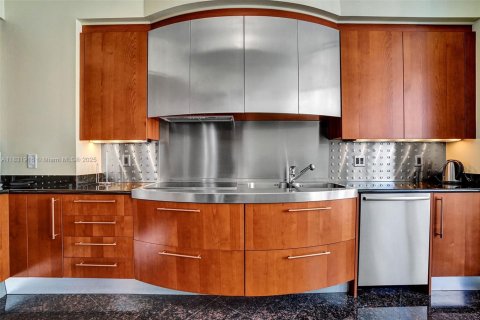 Condominio en alquiler en Sunny Isles Beach, Florida, 3 dormitorios, 174.01 m2 № 1934350 - foto 12