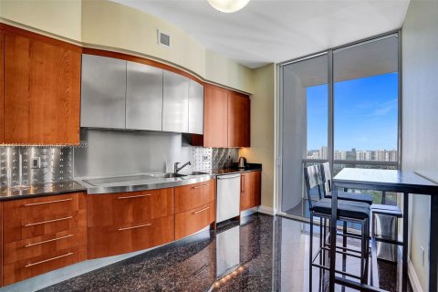 Condominio en alquiler en Sunny Isles Beach, Florida, 3 dormitorios, 174.01 m2 № 1934350 - foto 15