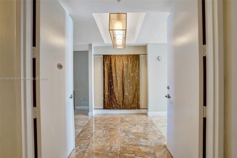 Condominio en alquiler en Sunny Isles Beach, Florida, 3 dormitorios, 174.01 m2 № 1934350 - foto 10