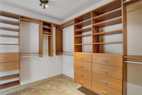 Condominio en alquiler en Sunny Isles Beach, Florida, 3 dormitorios, 174.01 m2 № 1934350 - foto 24