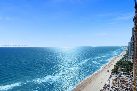 Condominio en alquiler en Sunny Isles Beach, Florida, 3 dormitorios, 174.01 m2 № 1934350 - foto 2