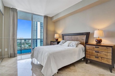 Condominio en alquiler en Sunny Isles Beach, Florida, 3 dormitorios, 174.01 m2 № 1934350 - foto 25