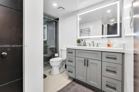 Condominio en venta en Sunny Isles Beach, Florida, 1 dormitorio, 93.37 m2 № 2030682 - foto 20