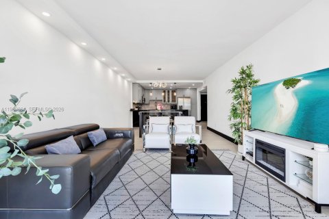 Condominio en venta en Sunny Isles Beach, Florida, 1 dormitorio, 93.37 m2 № 2030682 - foto 16