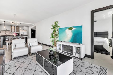 Condominio en venta en Sunny Isles Beach, Florida, 1 dormitorio, 93.37 m2 № 2030682 - foto 4