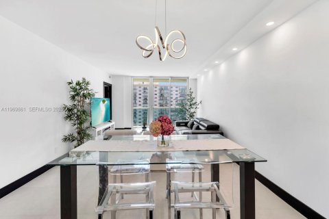 Condominio en Sunny Isles Beach, Florida, 1 dormitorio  № 2030682