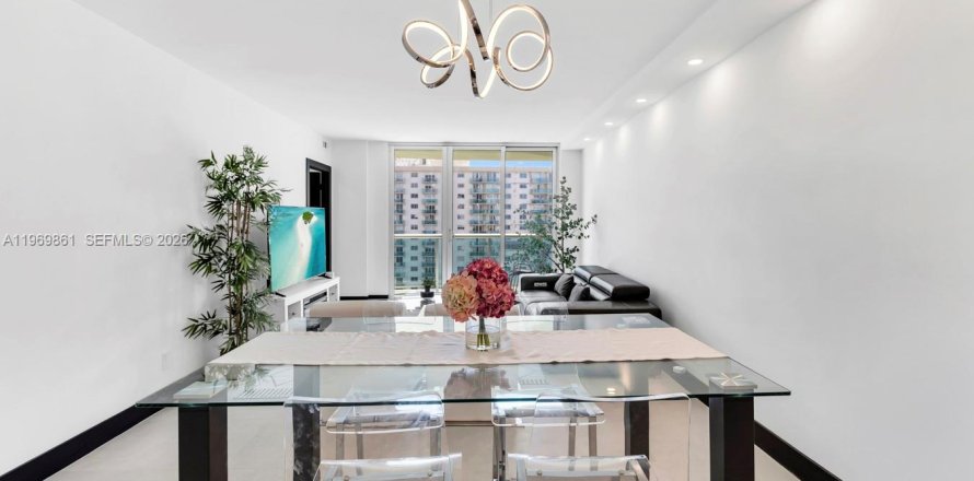 Condominio en Sunny Isles Beach, Florida, 1 dormitorio  № 2030682