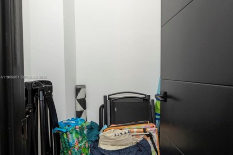 Condominio en venta en Sunny Isles Beach, Florida, 1 dormitorio, 93.37 m2 № 2030682 - foto 26