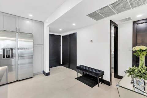 Condominio en venta en Sunny Isles Beach, Florida, 1 dormitorio, 93.37 m2 № 2030682 - foto 15