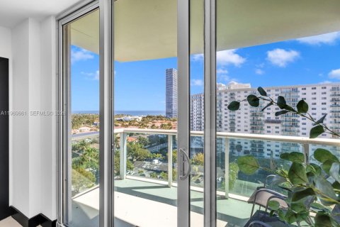 Condominio en venta en Sunny Isles Beach, Florida, 1 dormitorio, 93.37 m2 № 2030682 - foto 27