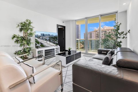 Condominio en venta en Sunny Isles Beach, Florida, 1 dormitorio, 93.37 m2 № 2030682 - foto 3