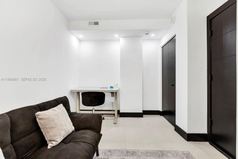 Condominio en venta en Sunny Isles Beach, Florida, 1 dormitorio, 93.37 m2 № 2030682 - foto 25