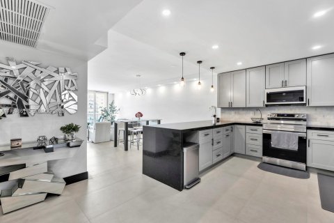 Condominio en venta en Sunny Isles Beach, Florida, 1 dormitorio, 93.37 m2 № 2030682 - foto 6