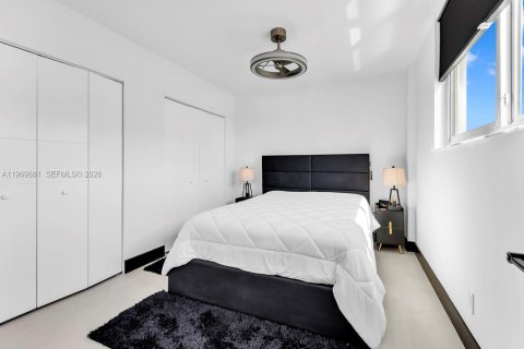 Condominio en venta en Sunny Isles Beach, Florida, 1 dormitorio, 93.37 m2 № 2030682 - foto 17