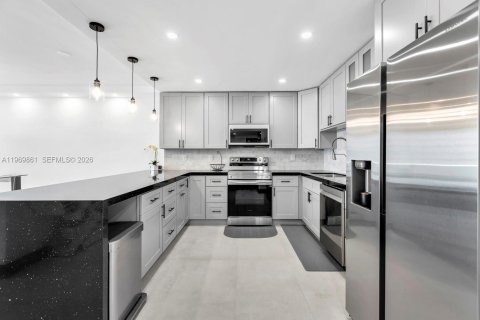 Condominio en venta en Sunny Isles Beach, Florida, 1 dormitorio, 93.37 m2 № 2030682 - foto 7