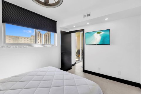 Condominio en venta en Sunny Isles Beach, Florida, 1 dormitorio, 93.37 m2 № 2030682 - foto 19