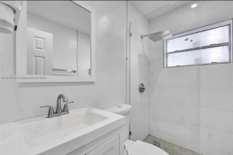 Casa en alquiler en Dania Beach, Florida, 2 dormitorios, 159.98 m2 № 1974393 - foto 9