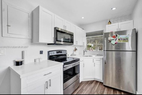 Casa en alquiler en Dania Beach, Florida, 2 dormitorios, 159.98 m2 № 1974393 - foto 6