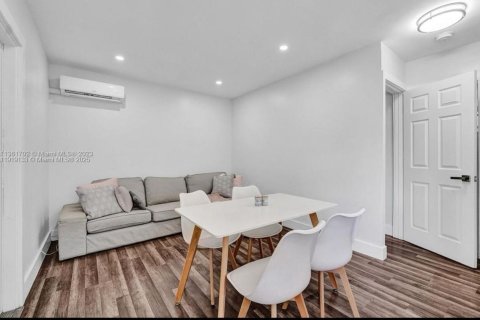 Casa en alquiler en Dania Beach, Florida, 2 dormitorios, 159.98 m2 № 1974393 - foto 3