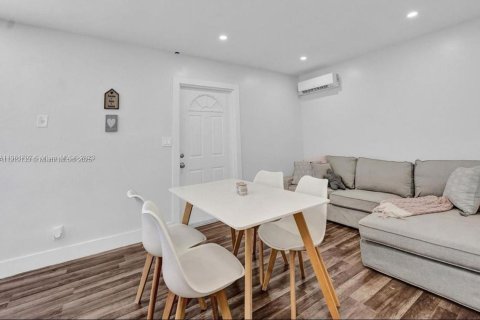 Casa en alquiler en Dania Beach, Florida, 2 dormitorios, 159.98 m2 № 1974393 - foto 5