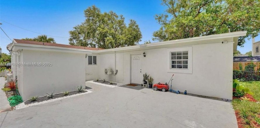 Casa en Dania Beach, Florida 2 dormitorios, 159.98 m2 № 1974393