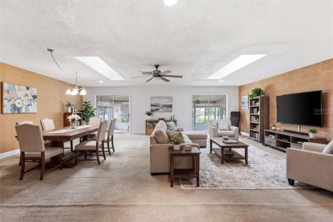 House in Orlando, Florida 3 bedrooms, 183.3 sq.m. № 2330096 - photo 3
