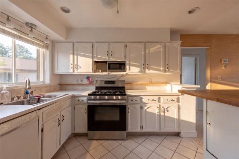 House in Orlando, Florida 3 bedrooms, 183.3 sq.m. № 2330096 - photo 2