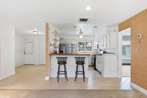 House in Orlando, Florida 3 bedrooms, 183.3 sq.m. № 2330096 - photo 30