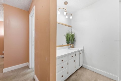 House in Orlando, Florida 3 bedrooms, 183.3 sq.m. № 2330096 - photo 14