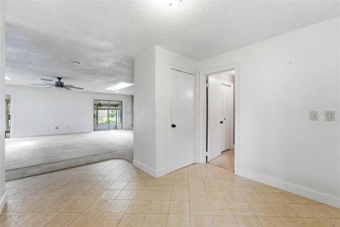 House in Orlando, Florida 3 bedrooms, 183.3 sq.m. № 2330096 - photo 12